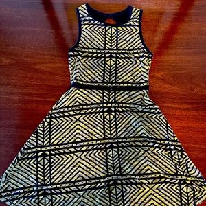 Cute summer dress. Very comfy!